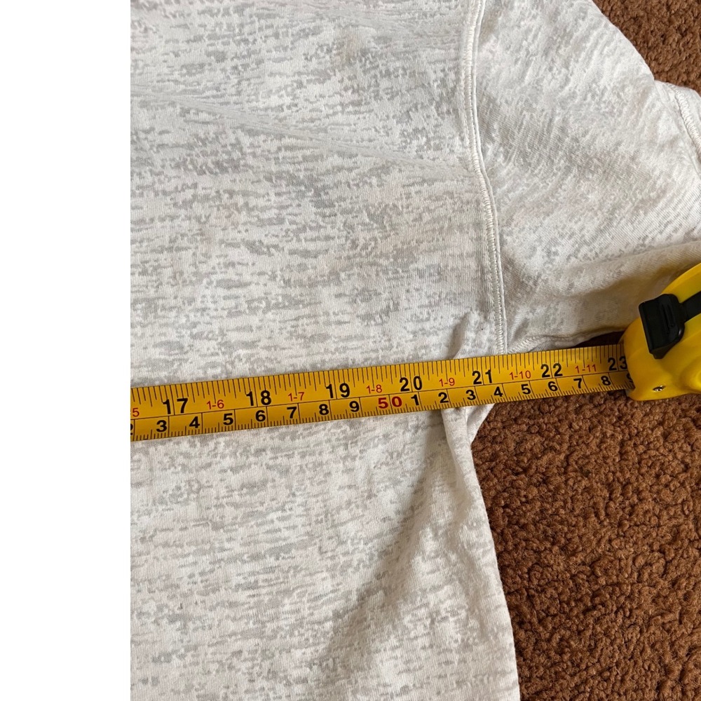 Lululemon Vinyasa Cropped Graphic T-Shirt White Burnout Size 6 Relaxed Fit Boxy - Picture 7 of 8